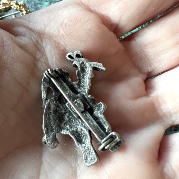 Small Pewter Santa Pin - Picture 2 of 2